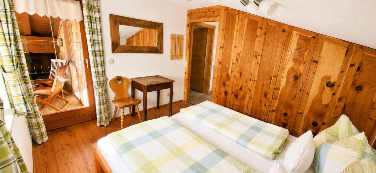 1. Schlafzimmer Göll mit eigenem Balkon